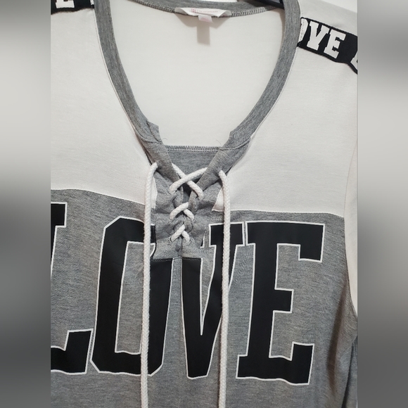 No Boundaries LOVE T-Shirt - Picture 2 of 13